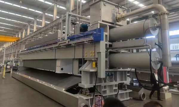 Metallurgical automatic filter press for mineral concentrate dewatering